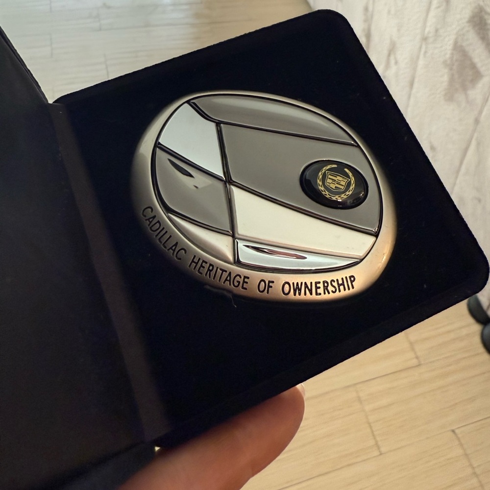 CADILLAC HERITAGE OF OWNERSHIP MEDALLION IN PRESENTATION BOX BEAUTIFUL 3”